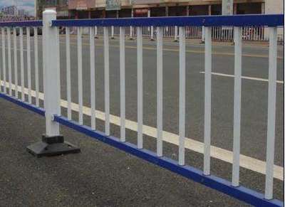 道路護欄 守護交通安全的重要設(shè)施